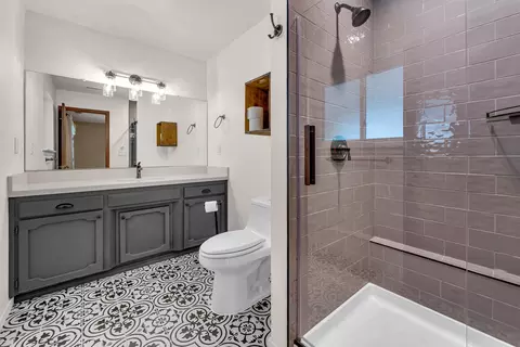 Bath - 8221 Placer Rd, Redding, CA 96001 photo 2 of 3