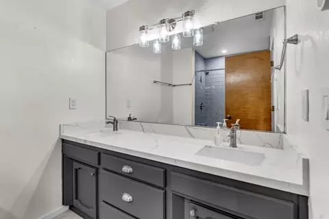 Bath - 8221 Placer Rd, Redding, CA 96001 photo 1 of 3