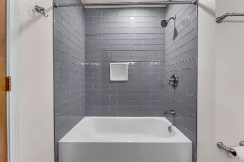 Bath - 8221 Placer Rd, Redding, CA 96001 photo 3 of 3