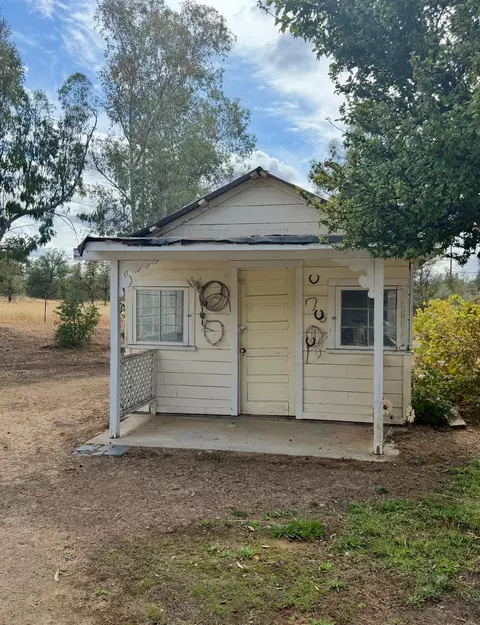 Exterior - 8221 Placer Rd, Redding, CA 96001 photo 5 of 6