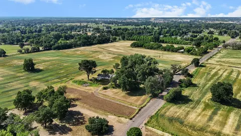 21077 Dodson Ln, Anderson, CA 96007