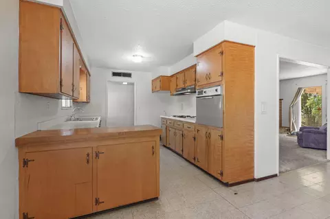 Kitchen - 21077 Dodson Ln, Anderson, CA 96007 photo 1 of 2