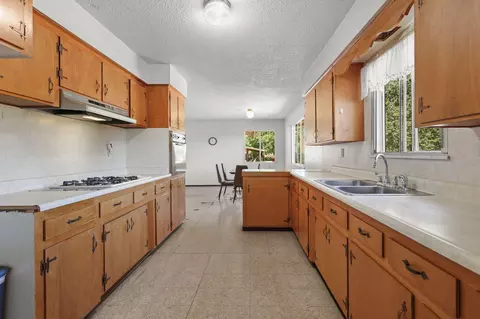 Kitchen - 21077 Dodson Ln, Anderson, CA 96007 photo 2 of 2