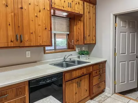 Kitchen - 12097 Romar St, Redding, CA 96003 photo 3 of 3