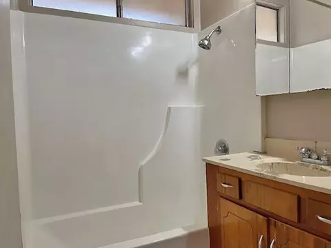 Bath - 12097 Romar St, Redding, CA 96003 photo 1 of 2