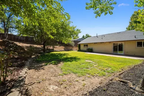 Exterior - 1728 Almaden Dr, Redding, CA 96001 photo 5 of 7