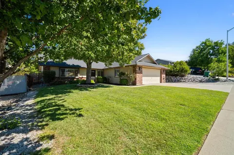 Exterior - 1728 Almaden Dr, Redding, CA 96001 photo 6 of 7