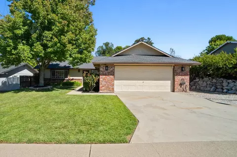 1728 Almaden Dr, Redding, CA 96001