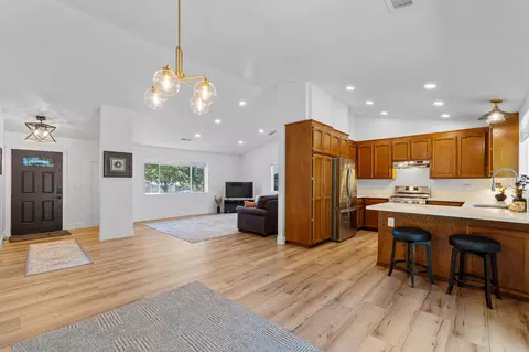 Entry Way - 1728 Almaden Dr, Redding, CA 96001 photo 2 of 2