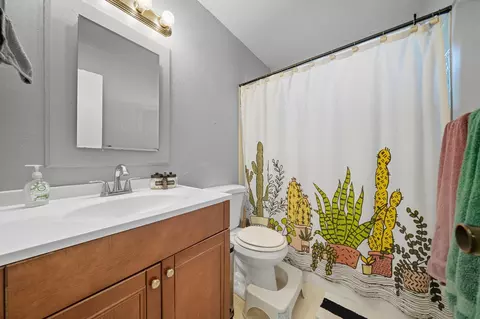 Bath - 17297 Lassen Ave, Anderson, CA 96007 photo 2 of 2