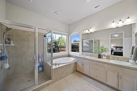 Bath - 2796 Madison River Dr, Redding, CA 96002 photo 1 of 2
