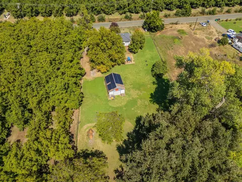 View/Area - 25031 Kauffman Ave, Red Bluff, CA 96080 photo 6 of 12