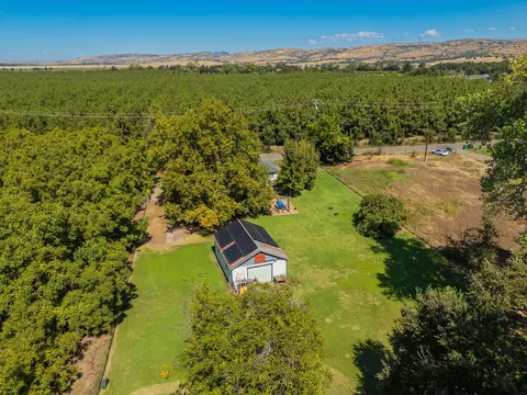 View/Area - 25031 Kauffman Ave, Red Bluff, CA 96080 photo 9 of 12