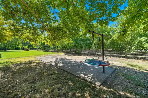 Exterior - 25031 Kauffman Ave, Red Bluff, CA 96080 photo 13 of 17
