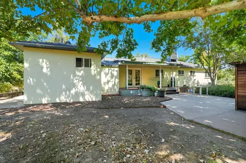 Exterior - 25031 Kauffman Ave, Red Bluff, CA 96080 photo 4 of 17
