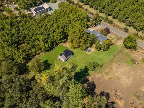 View/Area - 25031 Kauffman Ave, Red Bluff, CA 96080 photo 8 of 12