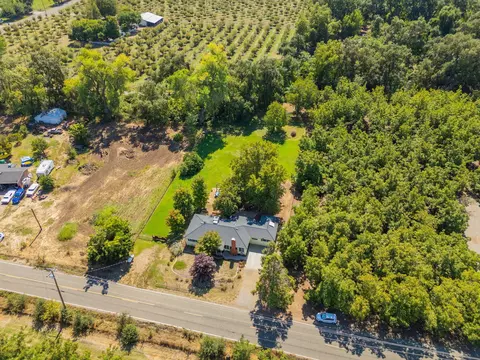 View/Area - 25031 Kauffman Ave, Red Bluff, CA 96080 photo 11 of 12