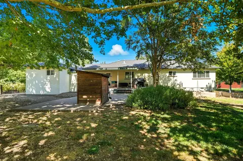 Exterior - 25031 Kauffman Ave, Red Bluff, CA 96080 photo 12 of 17