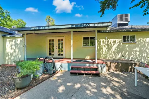 Exterior - 25031 Kauffman Ave, Red Bluff, CA 96080 photo 3 of 17