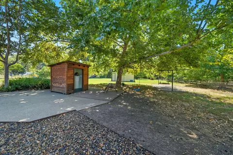 Exterior - 25031 Kauffman Ave, Red Bluff, CA 96080 photo 5 of 17