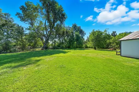 Exterior - 25031 Kauffman Ave, Red Bluff, CA 96080 photo 10 of 17