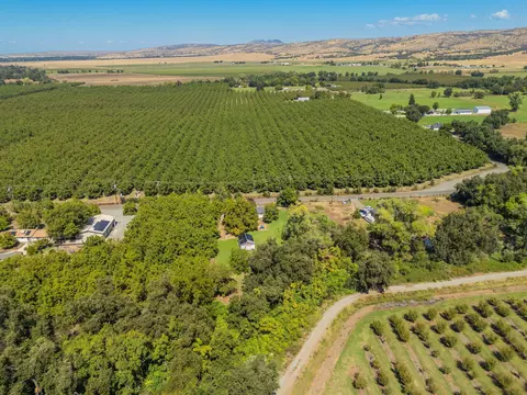 View/Area - 25031 Kauffman Ave, Red Bluff, CA 96080 photo 7 of 12
