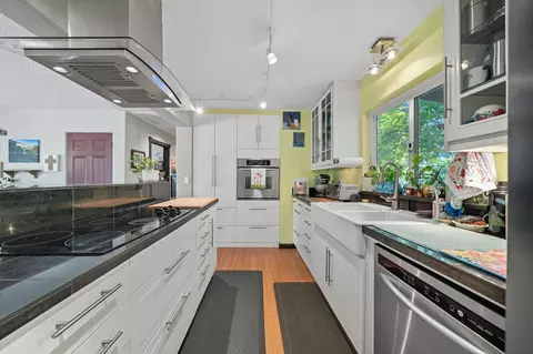 Kitchen - 25031 Kauffman Ave, Red Bluff, CA 96080 photo 4 of 5