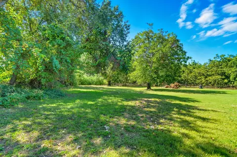 Exterior - 25031 Kauffman Ave, Red Bluff, CA 96080 photo 11 of 17