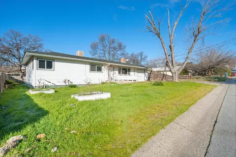 2730 Heather Ln, Redding, CA 96002