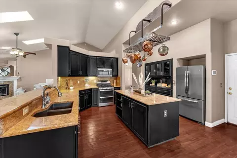 Kitchen - 5810 Diamond Ridge Dr, Redding, CA 96003 photo 2 of 3