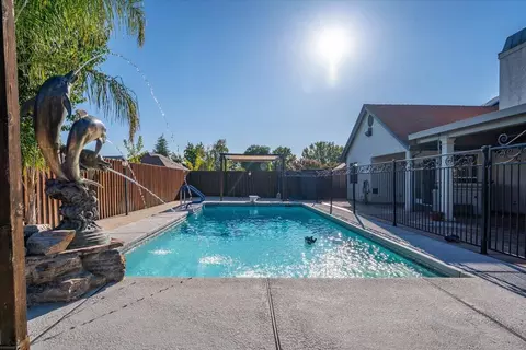 Exterior - 5810 Diamond Ridge Dr, Redding, CA 96003 photo 2 of 5