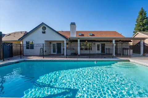 Exterior - 5810 Diamond Ridge Dr, Redding, CA 96003 photo 5 of 5