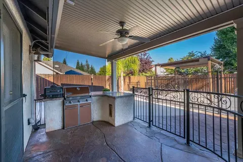 Exterior - 5810 Diamond Ridge Dr, Redding, CA 96003 photo 3 of 5