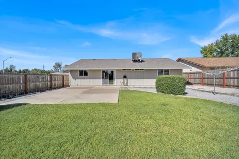 2905 Tropicana Ct, Redding, CA 96003 photo 12