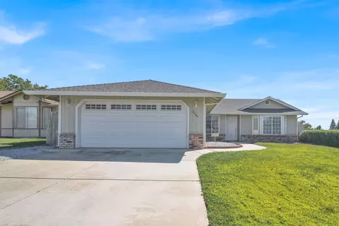 2905 Tropicana Ct, Redding, CA 96003 photo 3