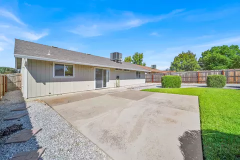 2905 Tropicana Ct, Redding, CA 96003 photo 9