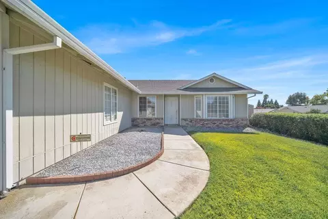 2905 Tropicana Ct, Redding, CA 96003 photo 2