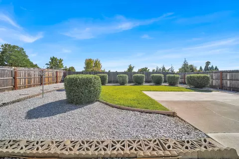 2905 Tropicana Ct, Redding, CA 96003 photo 4