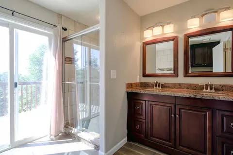 Bath - 20509 Bernard Way, Redding, CA 96003 photo 7 of 8