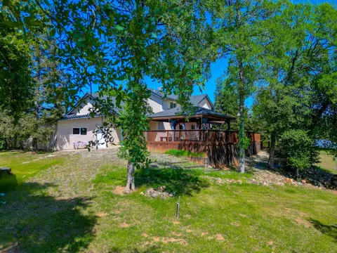 Exterior - 20509 Bernard Way, Redding, CA 96003 photo 20 of 28