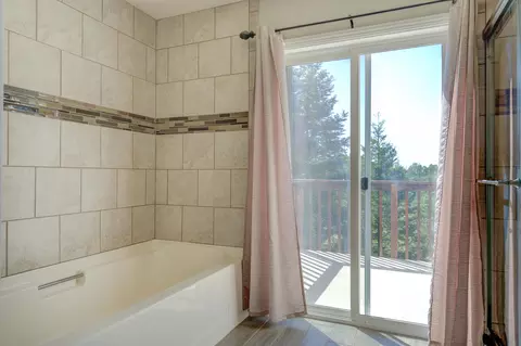 Bath - 20509 Bernard Way, Redding, CA 96003 photo 8 of 8