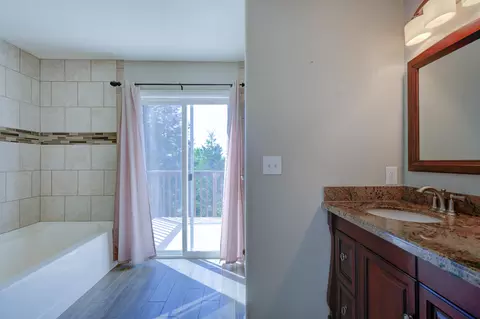 Bath - 20509 Bernard Way, Redding, CA 96003 photo 5 of 8