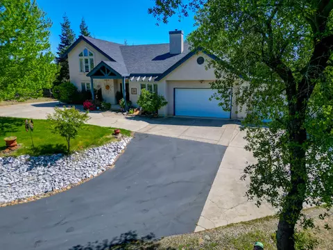 Exterior - 20509 Bernard Way, Redding, CA 96003 photo 17 of 28