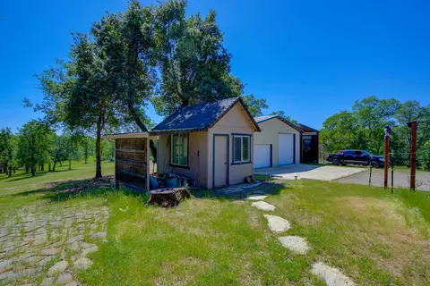 Exterior - 20509 Bernard Way, Redding, CA 96003 photo 9 of 28