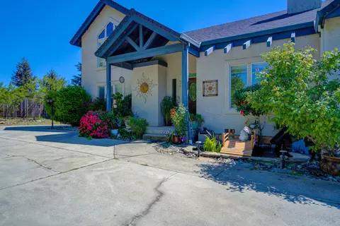 Exterior - 20509 Bernard Way, Redding, CA 96003 photo 15 of 28