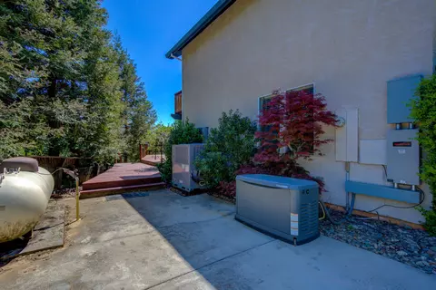 Exterior - 20509 Bernard Way, Redding, CA 96003 photo 12 of 28