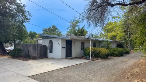 1840 8th St, Redding, CA 96001
