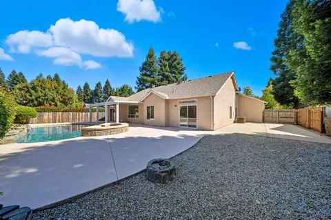 4810 Rising River Ct, Redding, CA 96002 photo 10