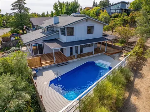 3325 Stratford Ave, Redding, CA 96001