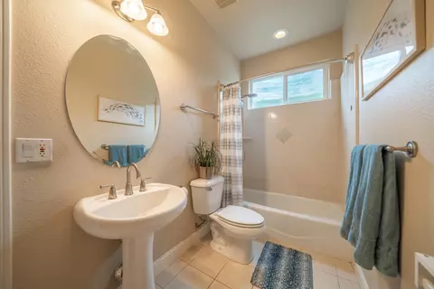 Bath - 2153 Oshea Way, Redding, CA 96003 photo 1 of 4